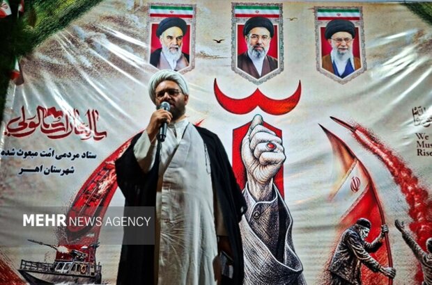 جلیلی: مدافعان حرم با ایثار خود مردم منطقه را از خطر داعش نجات دادند