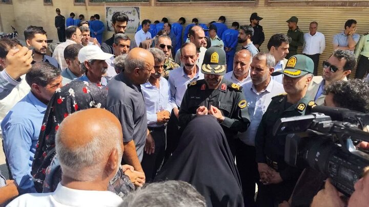 دستگیری ۱۸ سارق و کشف ۱۲۰۰ میلیارد ریال اموال مسروقه در لرستان دستگیری ۱۸ سارق و کشف ۱۲۰۰ میلیارد ریال اموال مسروقه در لرستان