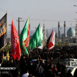 دلدادگان اربعین حسینی در قم ندای لبیک یا حسین(ع) سر دادند