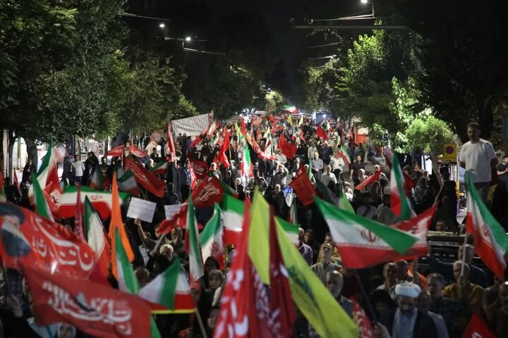 مردم ارومیه همچنان پای نظام ایستاده اند