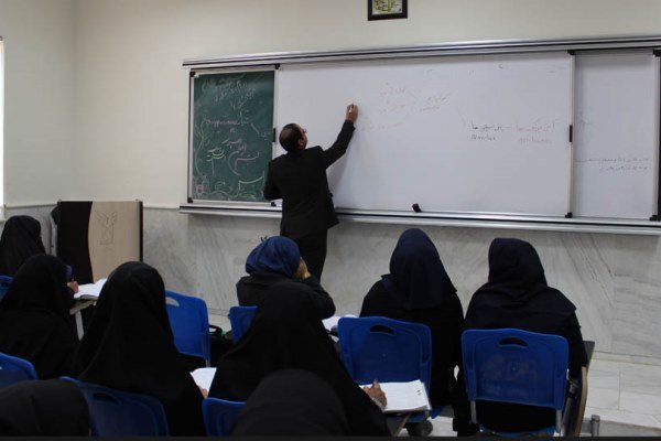 مردم«دیر» چشم‌انتظار تصمیمی امیدآفرین؛ مرکز آموزش عالی شهرستان حفظ شود