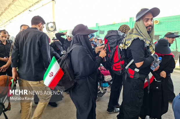 مهران گذرگاه عشق حسینی؛ حماسه خدمت به زائران رقم خورد