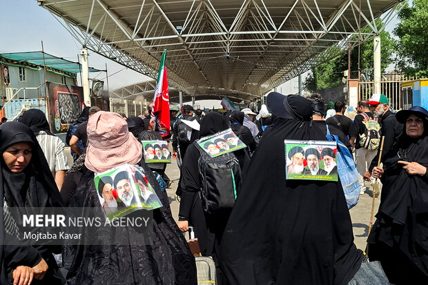 مهران گذرگاه عشق حسینی؛ حماسه خدمت به زائران رقم خورد مهران گذرگاه عشق حسینی؛ حماسه خدمت به زائران رقم خورد