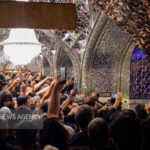 میثاق دوباره زائران حرم رضوی با آقای شهید ایران در رواق دارالذکر