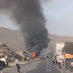 واژگونی تریلر در آزادراه «پل زال» و نجات راننده در میان شعله‌های آتش