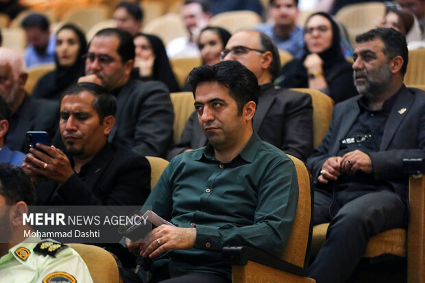 پشت هر خبر یک زندگی؛ اخباری که با جان نوشته میشوند پشت هر خبر یک زندگی؛ اخباری که با جان نوشته میشوند