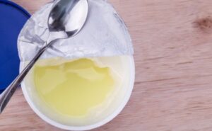 چگونه می توان از آب انداختن ماست جلوگیری کرد؟