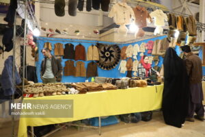 ۱۵۰ غرفه صنایع‌دستی در مسیر بازگشت زائران اربعین برپا شد