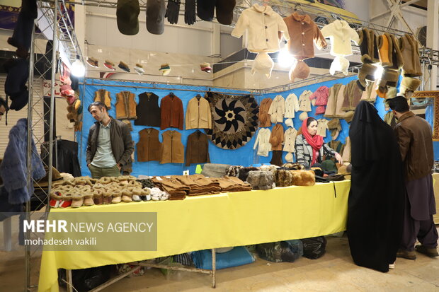 ۱۵۰ غرفه صنایع‌دستی در مسیر بازگشت زائران اربعین برپا شد