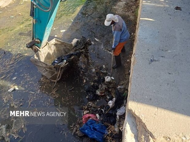 ۱۷ کانال بزرگ دوگنبدان زیر هجوم زباله؛ قانون پسماند همچنان معطل اجرا