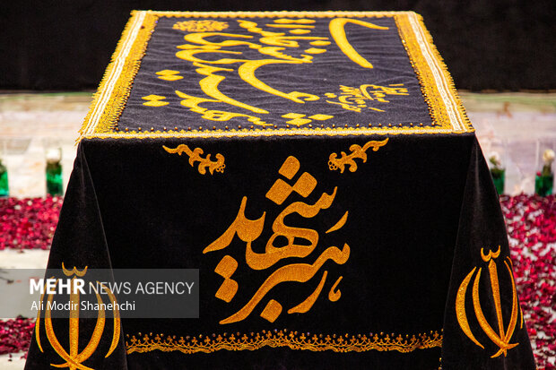 آیین تجدید میثاق فرماندهان پدافند هوایی ارتش با رهبر شهید در حرم رضوی