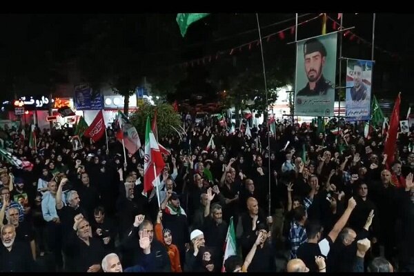 اجتماع شبانه خرم‌آبادی‌ها با شعار وحدت