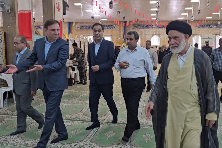 اجتماع مردم دیر در بزرگداشت شهدای لاوان؛ تأکید بر تداوم راه شهدا اجتماع مردم دیر در بزرگداشت شهدای لاوان؛ تأکید بر تداوم راه شهدا
