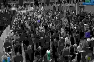 اقامه نماز استغاثه به ساحت مقدس امام زمان (عج) در حسینیه شهدای اراک