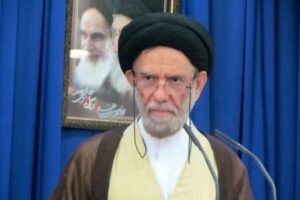 امام جمعه دیر: حضور مردم در اجتماعات شبانه مایه دلگرمی رزمندگان است