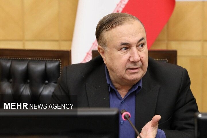 انتقاد تند نوین از جشنواره مد و لباس تبریز؛ «کج‌سلیقگی» قابل قبول نیست