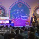 تابوت حسنای ۷ ساله و محدثه خوشکام روی دوش مشهدی‌ها