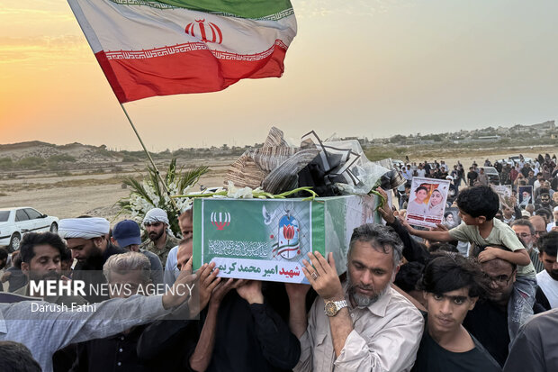 تشییع پیکر پنجمین شهید عروسی بندرکوهستک در هرمزگان