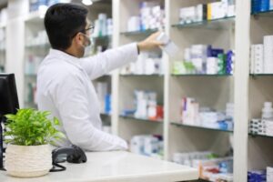 تولید دارو در تهران زیر سایه نوسانات ارز، حمل‌ونقل و کمبود مواد اولیه