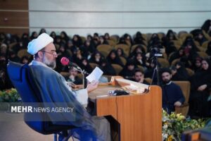 حوزه علمیه فقط محل آموزش نیست؛ طلبه باید برای جامعه کارآمد باشد