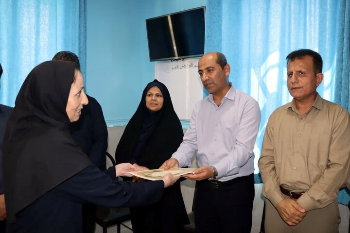 فرماندار دشتی: ۵۶ بهورز در ۳۰ خانه بهداشت شهرستان خدمت میکنند فرماندار دشتی: ۵۶ بهورز در ۳۰ خانه بهداشت شهرستان خدمت میکنند