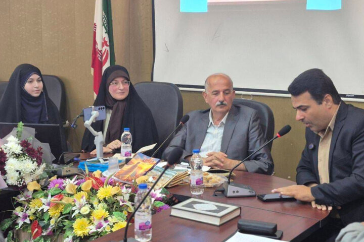 مجموعه شعر «مهرواه» در نشست ادبی «ردپای باران» لنگرود رونمایی شد