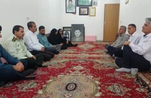 مسئولان بخش ارم با خانواده شهید شاخص استان بوشهر دیدار کردند