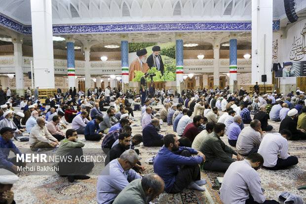 هفتمین شب ارتحال آیت‌الله شبیری زنجانی در حرم بانوی کرامت برگزار شد