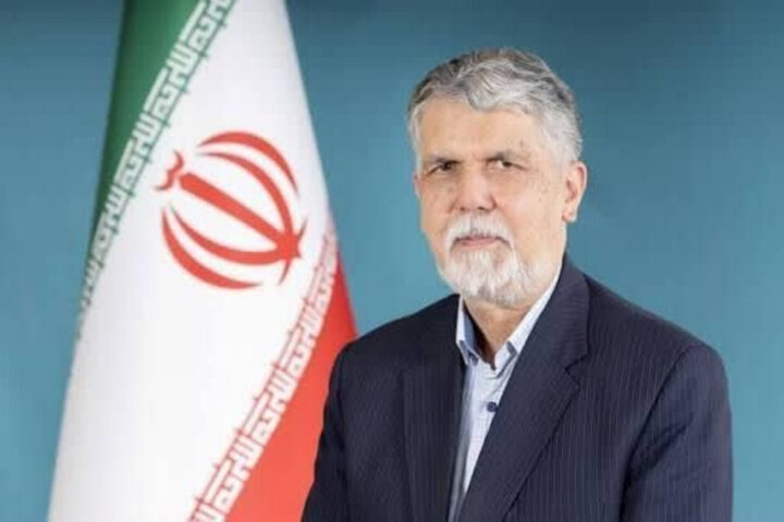 ورود وزیر فرهنگ و ارشاد اسلامی به فرودگاه شیراز در مسیر سفر به یاسوج