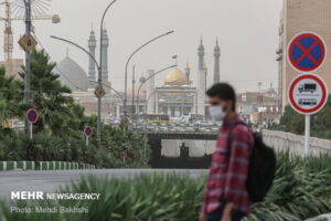 وزش باد و گردوخاک در انتظار قم؛ احتمال رگبار و رعدوبرق از سه‌شنبه