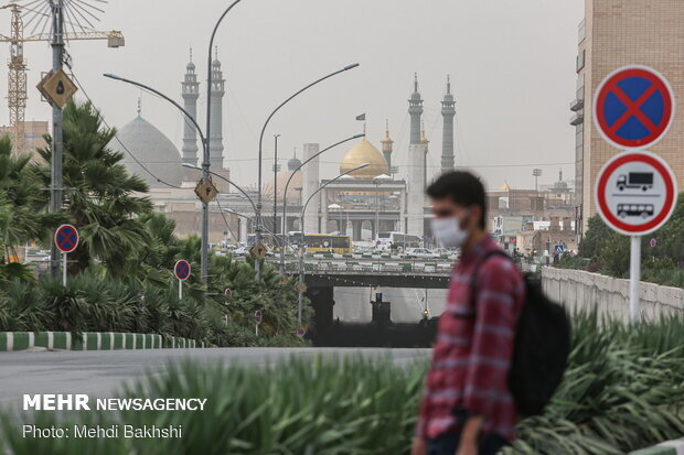 وزش باد و گردوخاک در انتظار قم؛ احتمال رگبار و رعدوبرق از سه‌شنبه