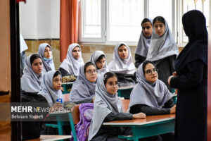 وضعیت ثبت‌نام در مدارس قم؛از گلایه والدین تا محدودیت‌های آموزش و پرورش