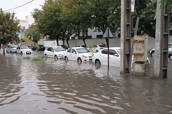 ۱۵ اکیپ لایروب برای مدیریت بارندگی‌ها در اهواز آماده‌باش هستند