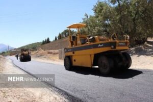 آغاز آسفالت ۱۶ هزار مترمربع از محور اصلی پزم تیاب کنارک