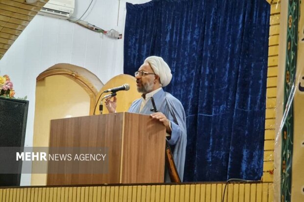 امام جمعه ایرانشهر:نیروهای انتظامی در خط‌مقدم مقابله با گروهک‌ها هستند