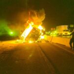 حریق تریلی در محور آرادان- سرخه؛ حادثه برای ۲ کارگر شهرک صنعتی ایوانکی
