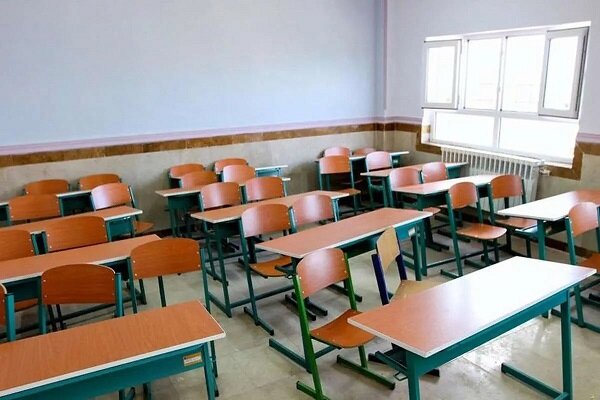 طوفان تمامی مدارس منطقه سیستان را تعطیل کرد